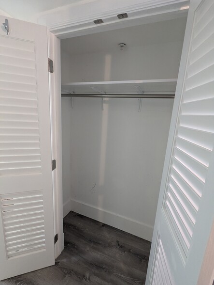 Building Photo - 2951 S Bayshore Dr