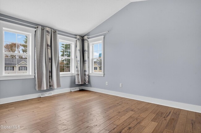 Building Photo - 716 Adams Cir