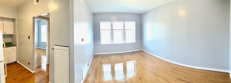 Building Photo - 4355 S Sawyer Ave