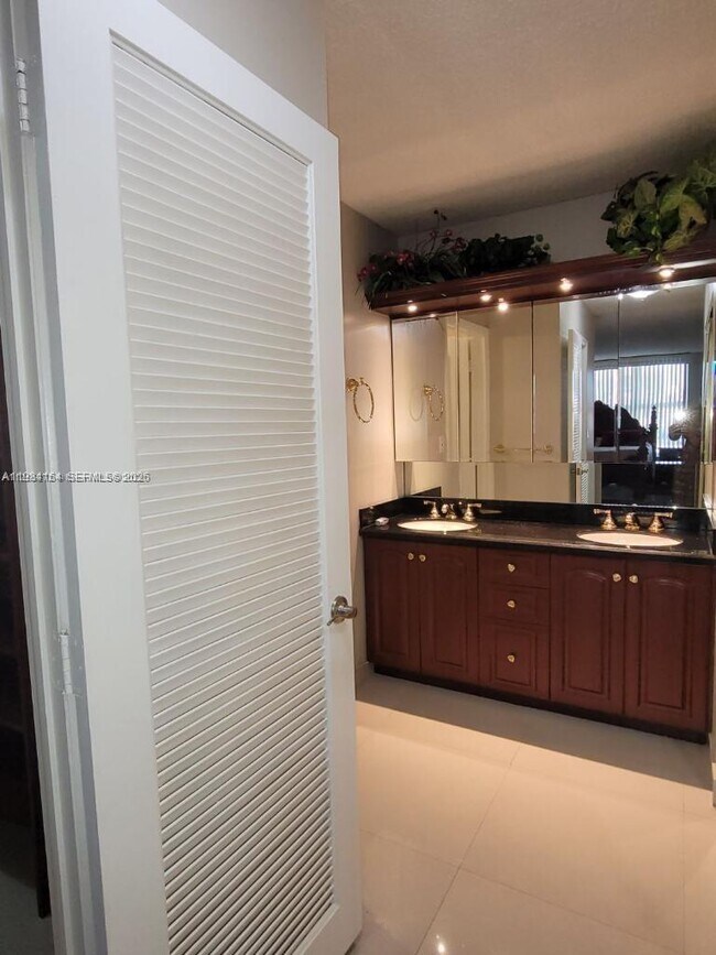 Building Photo - 3800 S Ocean Dr