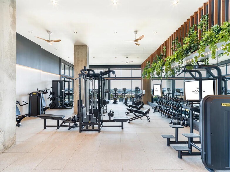 Building Photo - 400 South Saint Paul St