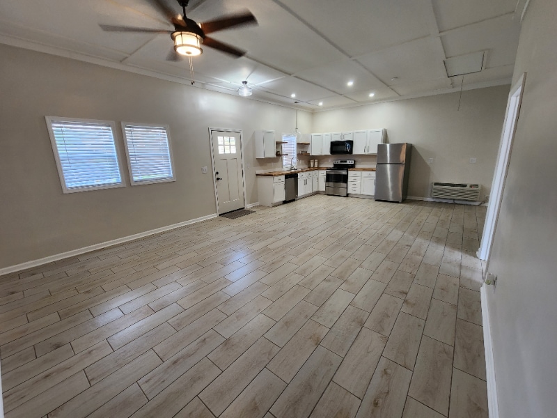 Building Photo - 34 Davis St W