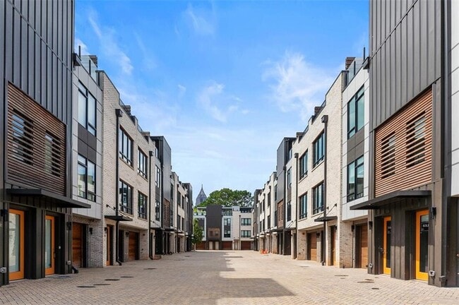 Building Photo - 133 Cityview Ct NE
