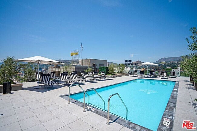 Building Photo - 1645 Vine St