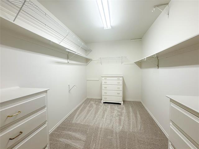 Building Photo - 5991 Lindenshire Ln