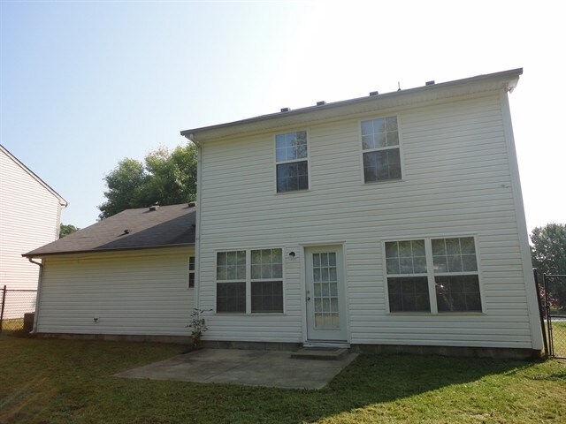 Building Photo - 814 Charter Woods Drive