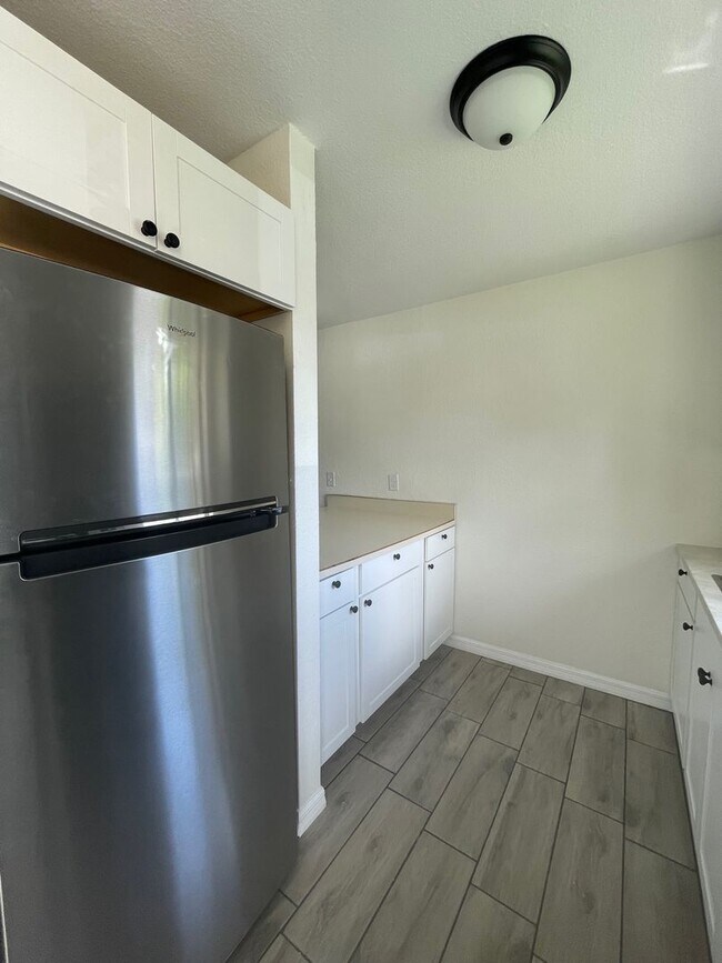 Building Photo - Remodeled 2 Bed 1 Bath Home | Washer/Dryer...