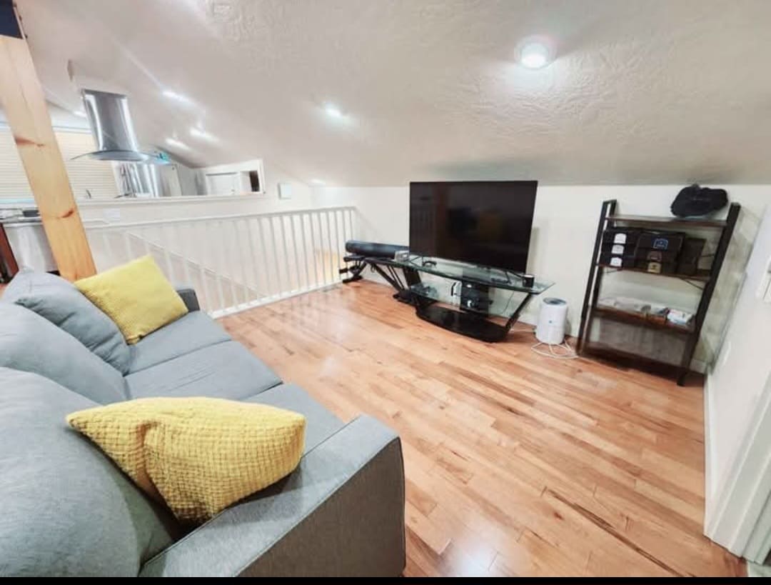 Family Room 2 - 733 Sherry Rd