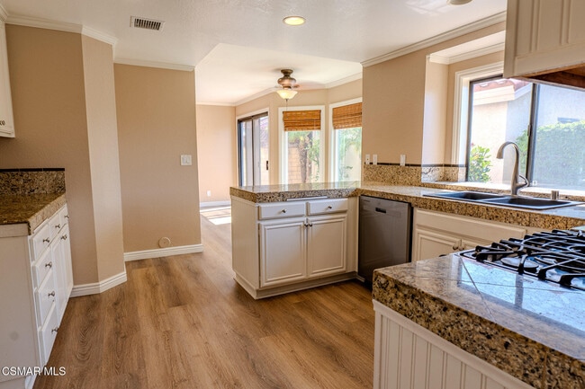Building Photo - 2704 Simi Hills Ln