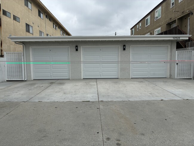 Building Photo - 12920 Roselle Ave