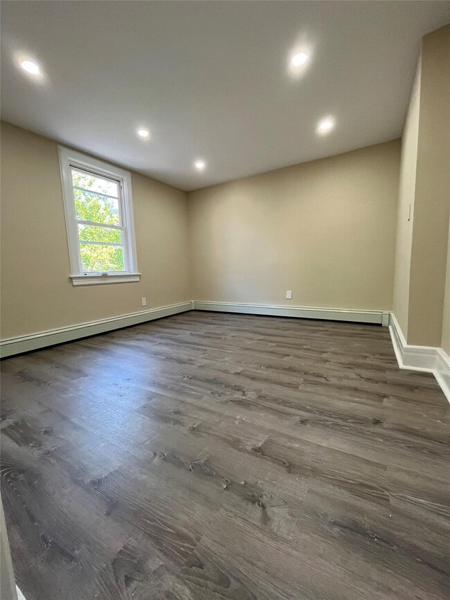 Building Photo - 154 Palisade St