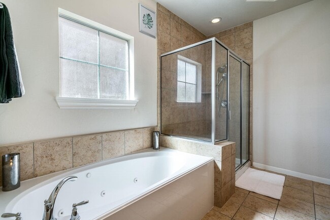 Building Photo - 3210 Clearview Cir