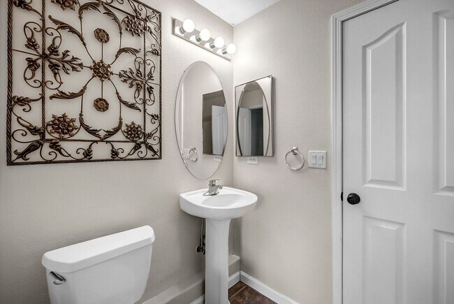 Building Photo - Enjoy this Spectacular Parklike backyard with Landscaping Included in Rent