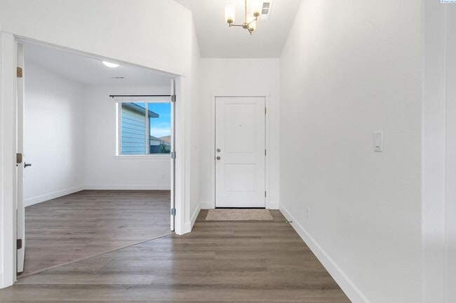 Building Photo - 6 to 18 mo lease available