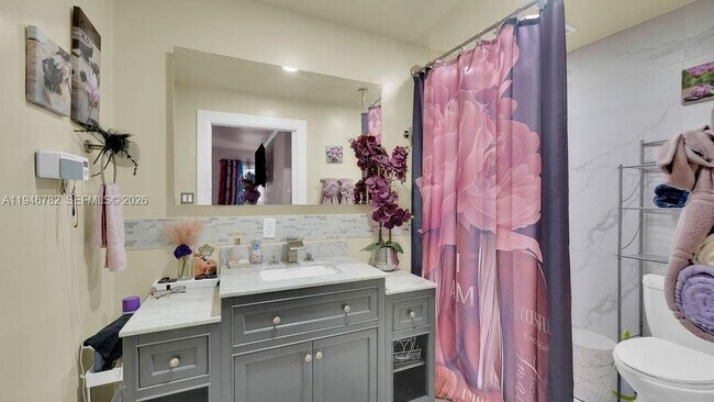 Building Photo - 6 Spinning Wheel Ln