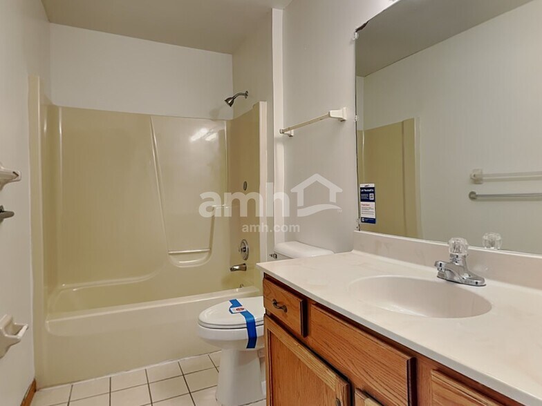 Building Photo - 110 Justin Pl