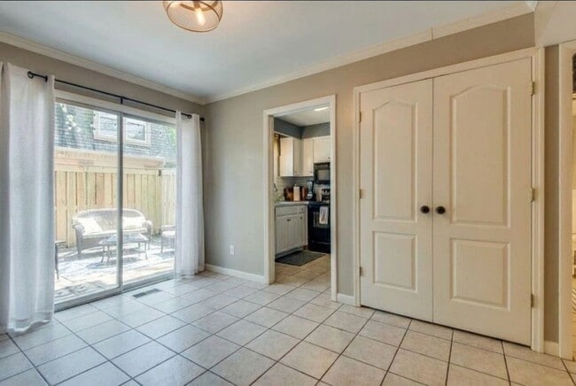 Building Photo - 3000 Hillsboro Pike