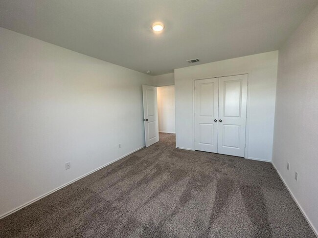 Building Photo - 425 Salt Springs Rd