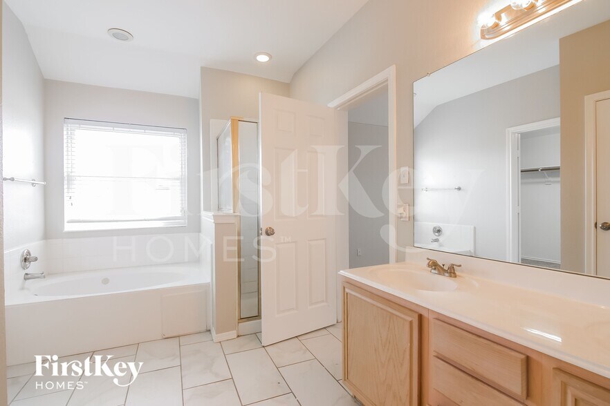 Building Photo - 6605 Sandgate Dr