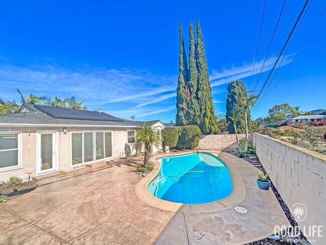 Building Photo - Great 3B/2BA House in Allied Gardens with a Pool!