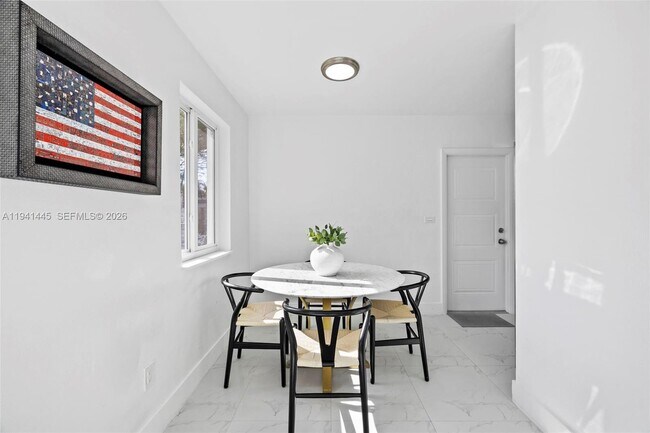 Building Photo - 10750 SW 43rd Ln