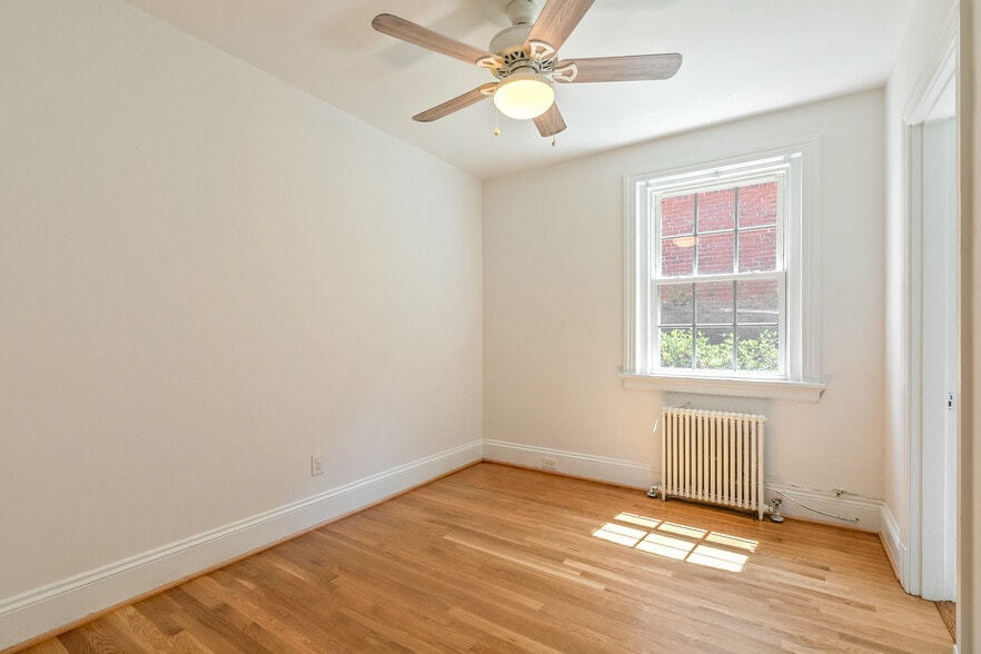 Building Photo - 4007 Cutshaw Ave