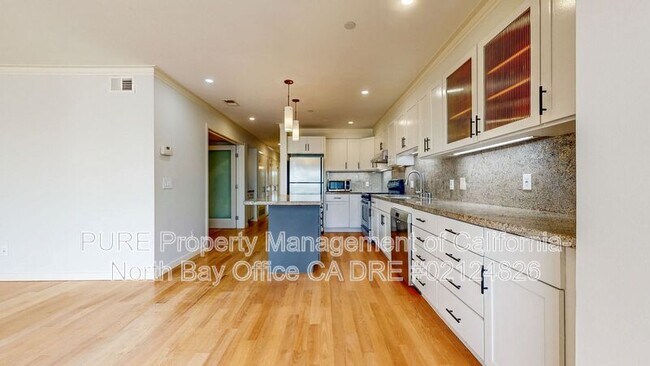 Building Photo - 3051 San Bruno Ave