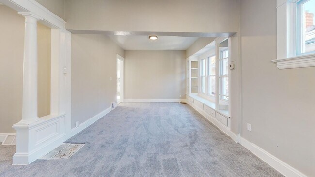 Building Photo - 3915 Hyde Ave
