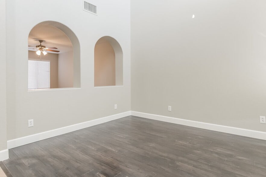 Building Photo - 5309 Las Cruces Heights St