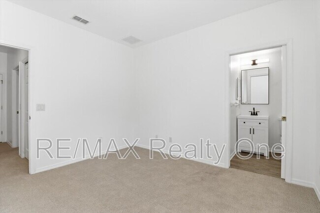 Building Photo - 1705 W Spring Meadow Loop