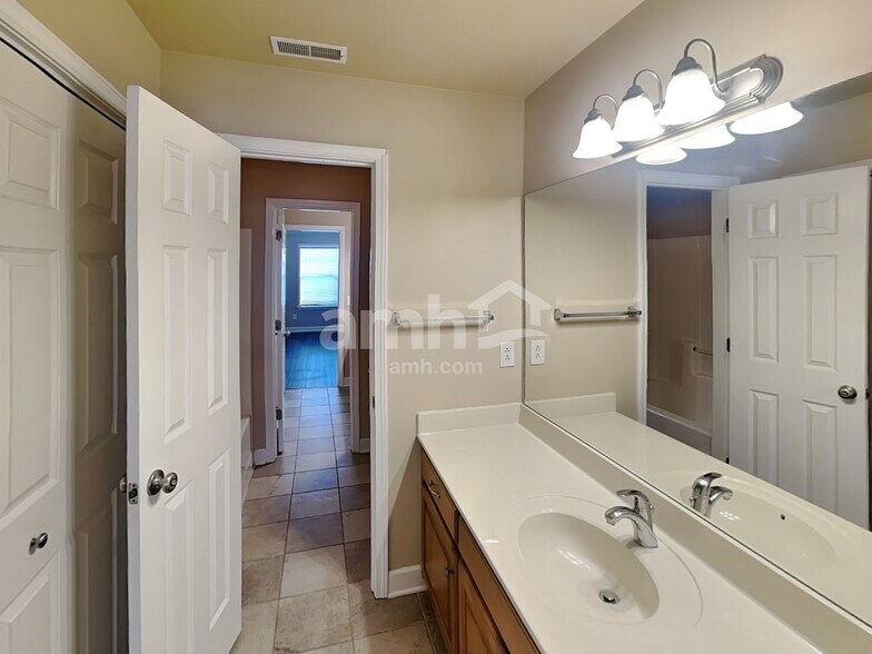 Building Photo - 2017 Keene Cir