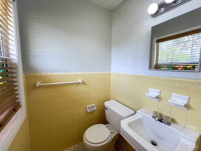 Building Photo - 3631 Forest Glen Dr