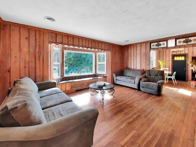 Building Photo - 214 Sudbrook Ln