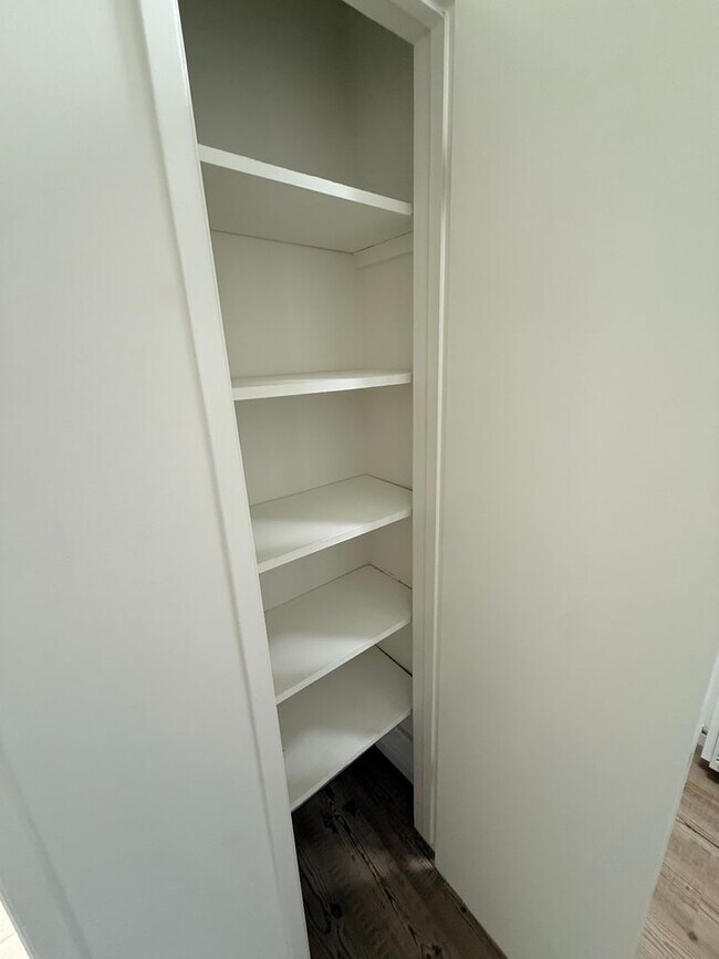 Building Photo - 4 bedroom home in LB with Large backyard now ready to rent!