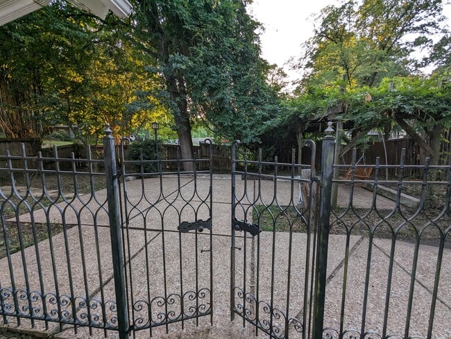 Building Photo - 10501 S Quebec Ave