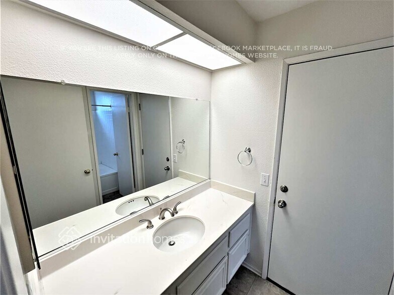 Building Photo - 12388 Via De Palmas Dr