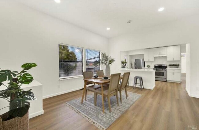 Building Photo - 324 Ohio St