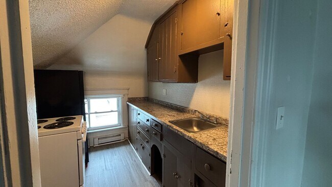 Building Photo - 46 Walnut St