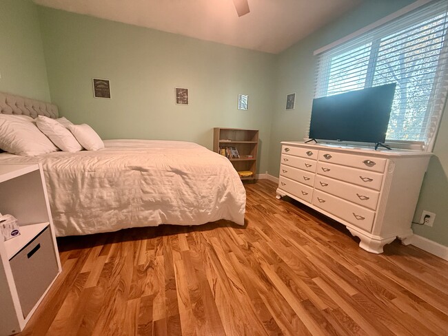 Building Photo - 2305 S 165th St