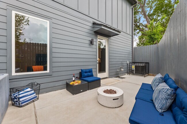 Building Photo - 515 Altic St