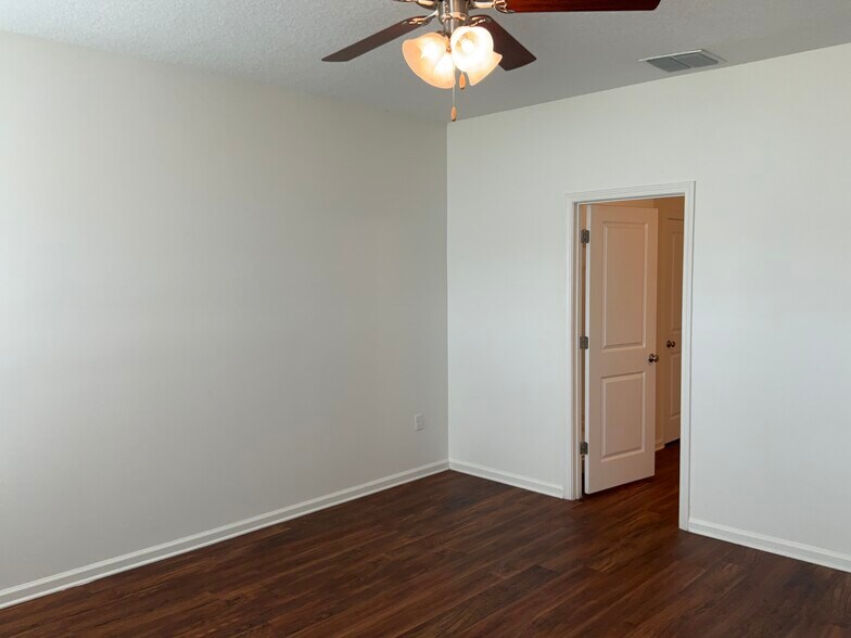 Building Photo - 8116 Golden Bamboo Dr