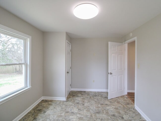 Building Photo - Rental with Country Setting!