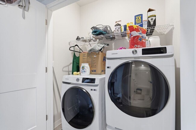 Building Photo - Perfectly positioned near the vibrant shopping and dining destination of One Loudoun, this reside...