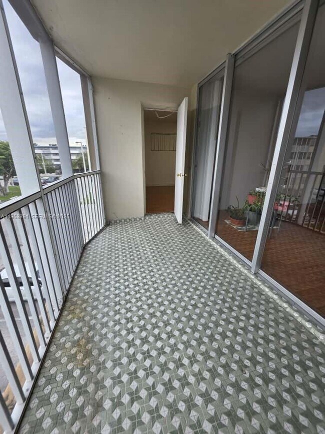 Building Photo - 1710 NE 191st St