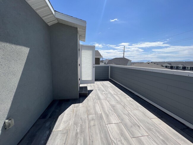 Building Photo - 137 E Brushy Canyon St