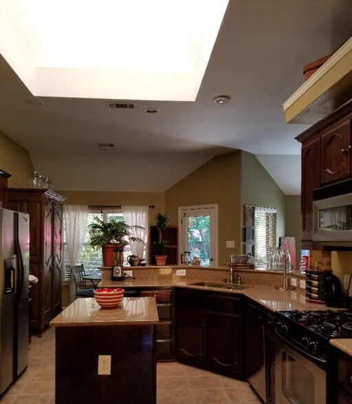 Building Photo - 1527 Hamilton Dr