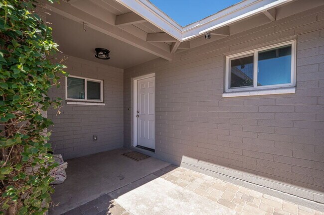 Building Photo - 4002 N 59th Dr