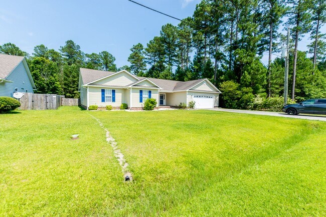 Building Photo - Great home in Hubert
