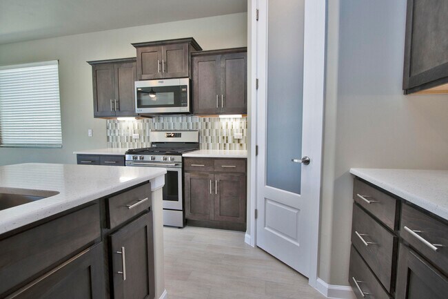 Building Photo - 729 C. Escondida