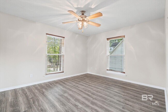 Building Photo - 218 Ridgewood Dr